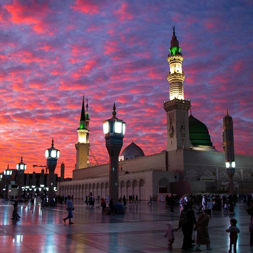 prophet-mohammed-mosque-al-masjid-an-nabawi-medina-AVEZWEC